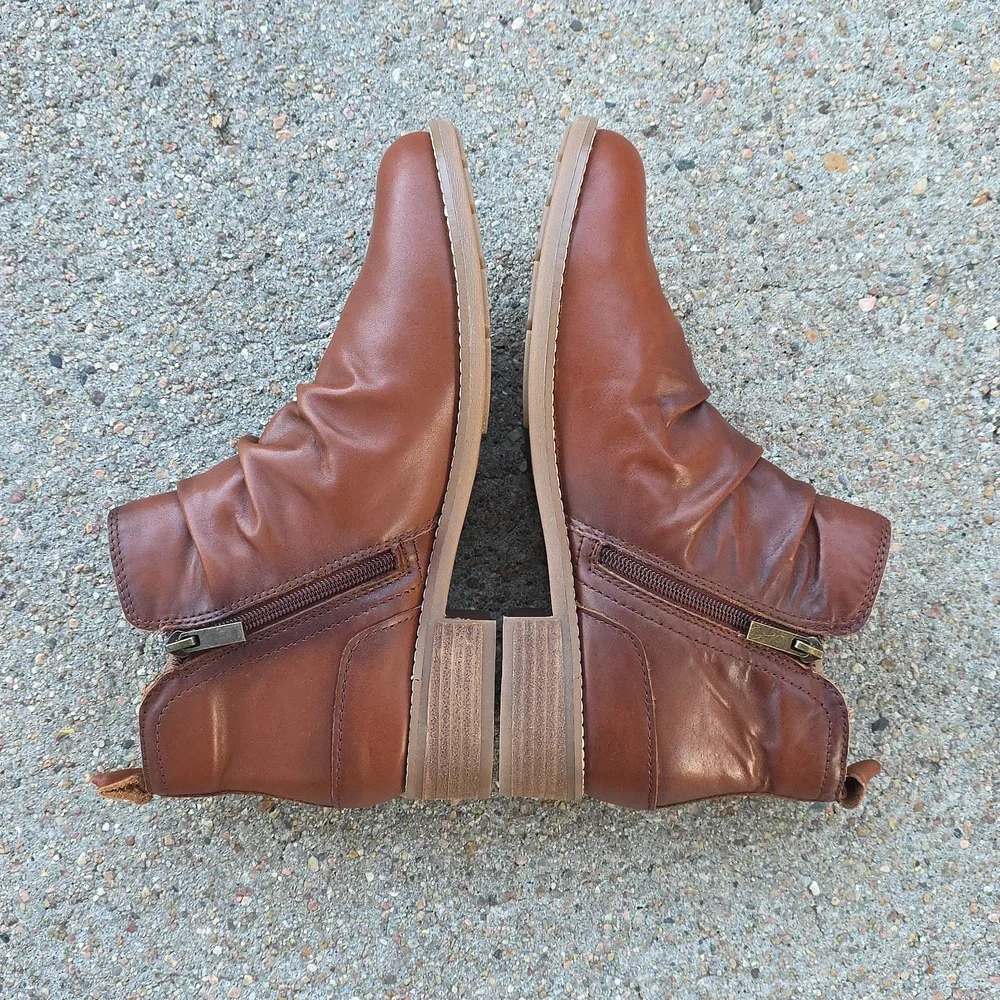 Earth Nadya Round Toe Ruched Leather Casual Booties Size 9 - Picture 4 of 10